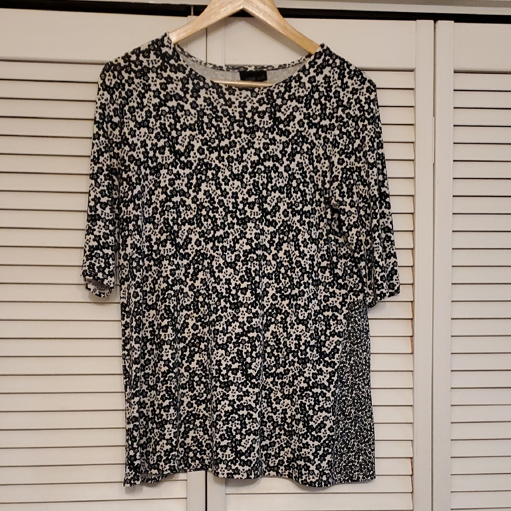 J Jill Wearever Collection Black and White Floral Top, Size Petite Small